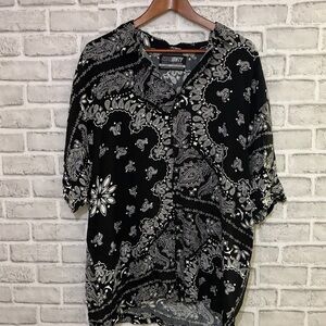URBNIDNTY Black and White Paisley Shirt, size XL